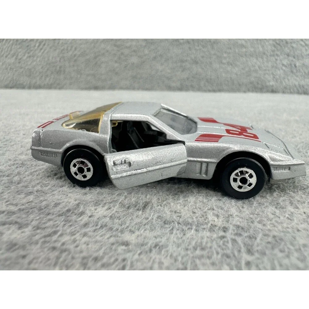 ROAD CHAMPS #38 Die Cast Silver 1984 Corvette Car T5